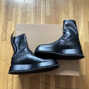 NIB GIA RHW Rosie Ladies Size 8.5 Solid Black Leather Platform Boots,w/ Box,MINT